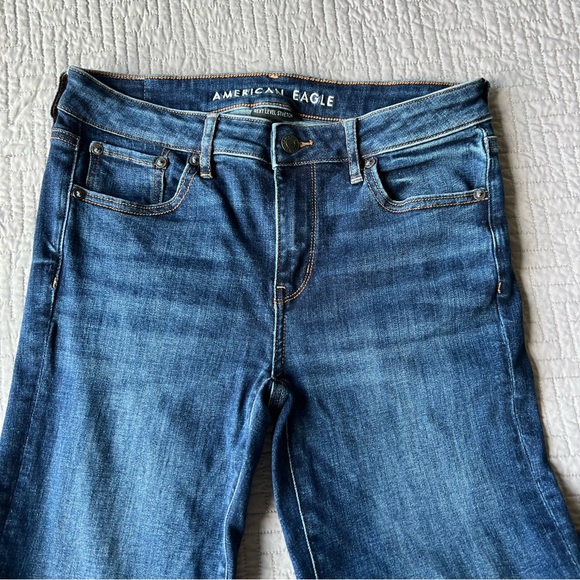 AEO Low-rise Flare Jean Size 4 - Picture 2 of 9